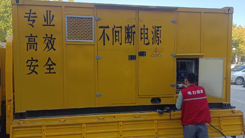 景德镇柴油发电机组和UPS电源配合使用时，如何避免切换过程中的电力中断？
